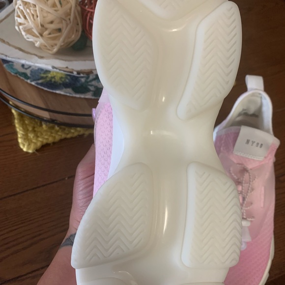 ⭐️BRAND NEW STEVE MADDEN NY90⭐️ - Picture 5 of 7